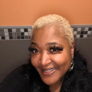 Meet your Posher, Monique